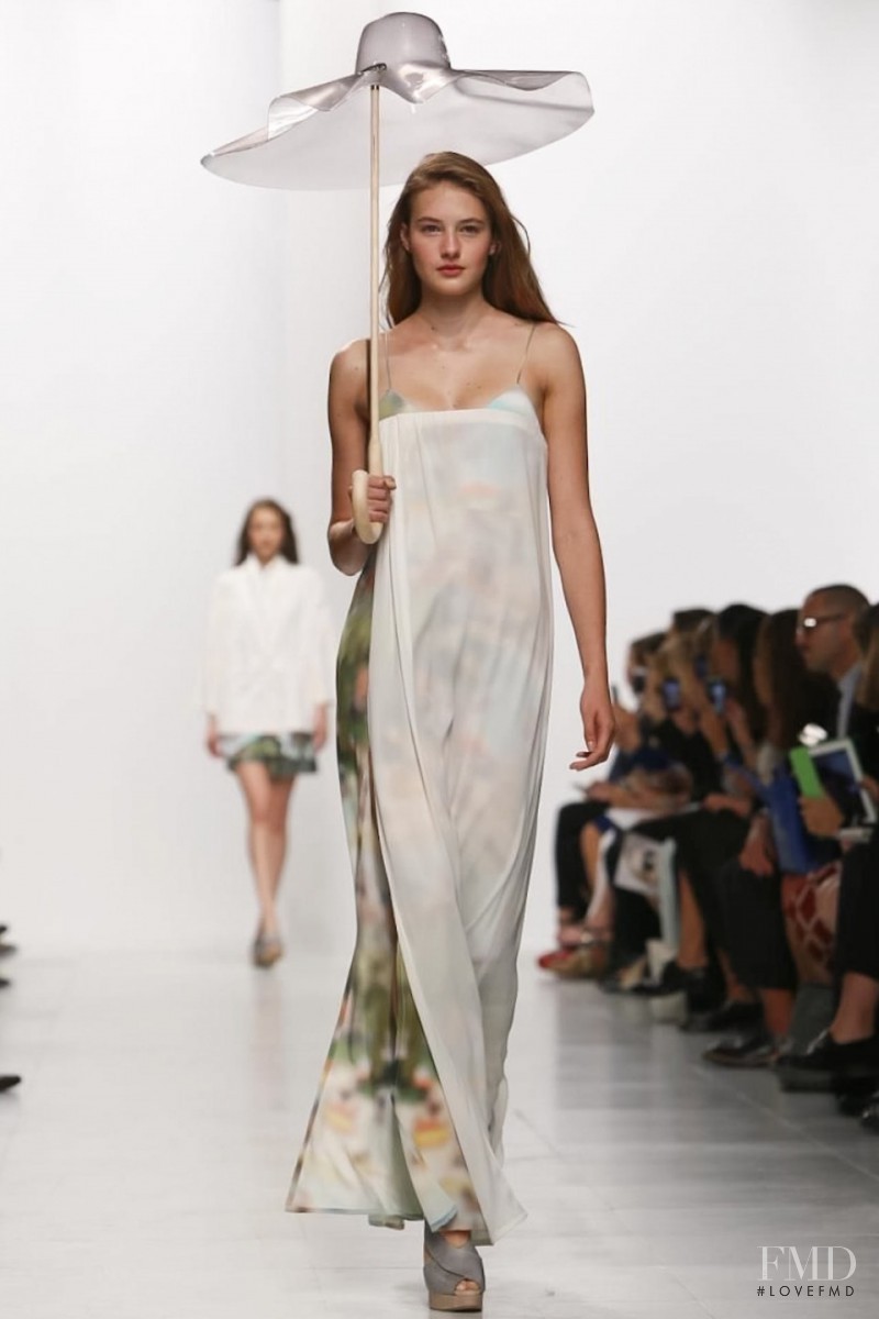 Hussein Chalayan fashion show for Spring/Summer 2014