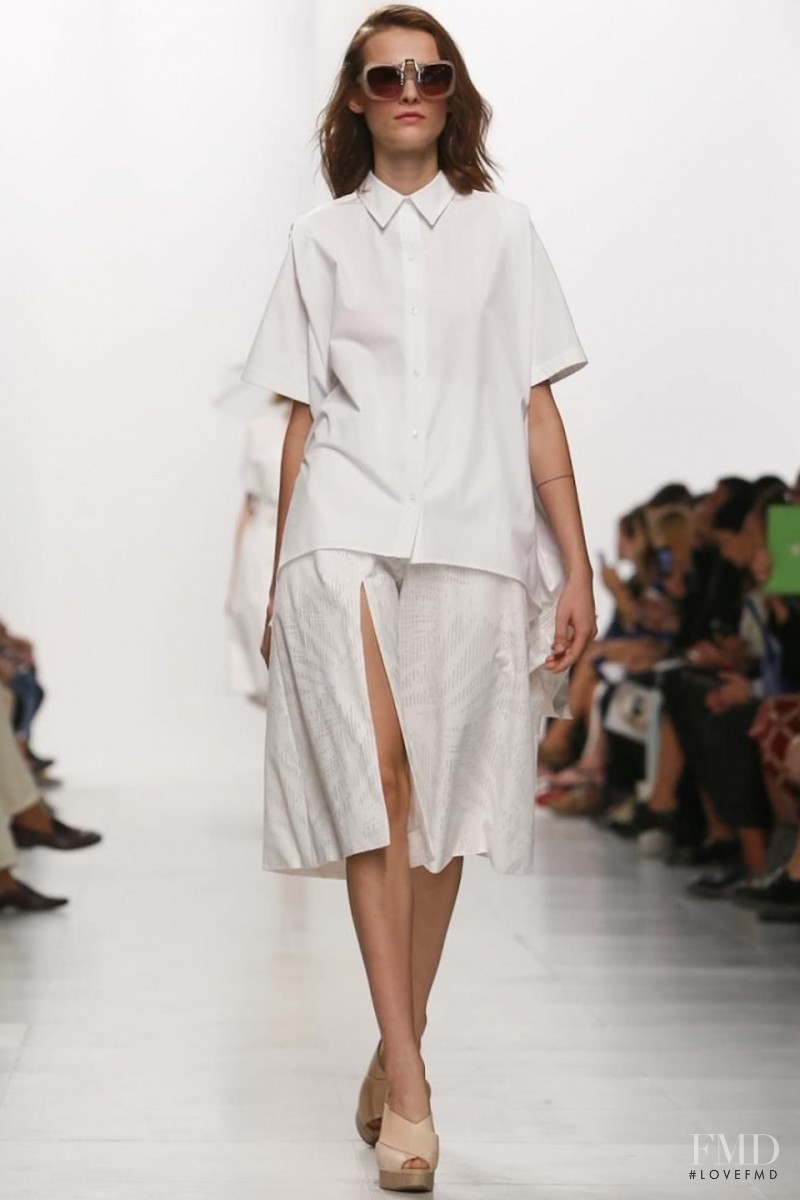 Hussein Chalayan fashion show for Spring/Summer 2014