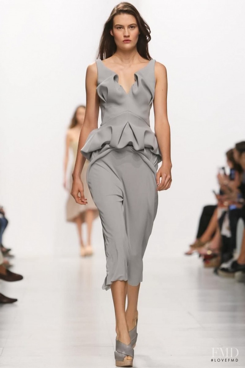 Hussein Chalayan fashion show for Spring/Summer 2014