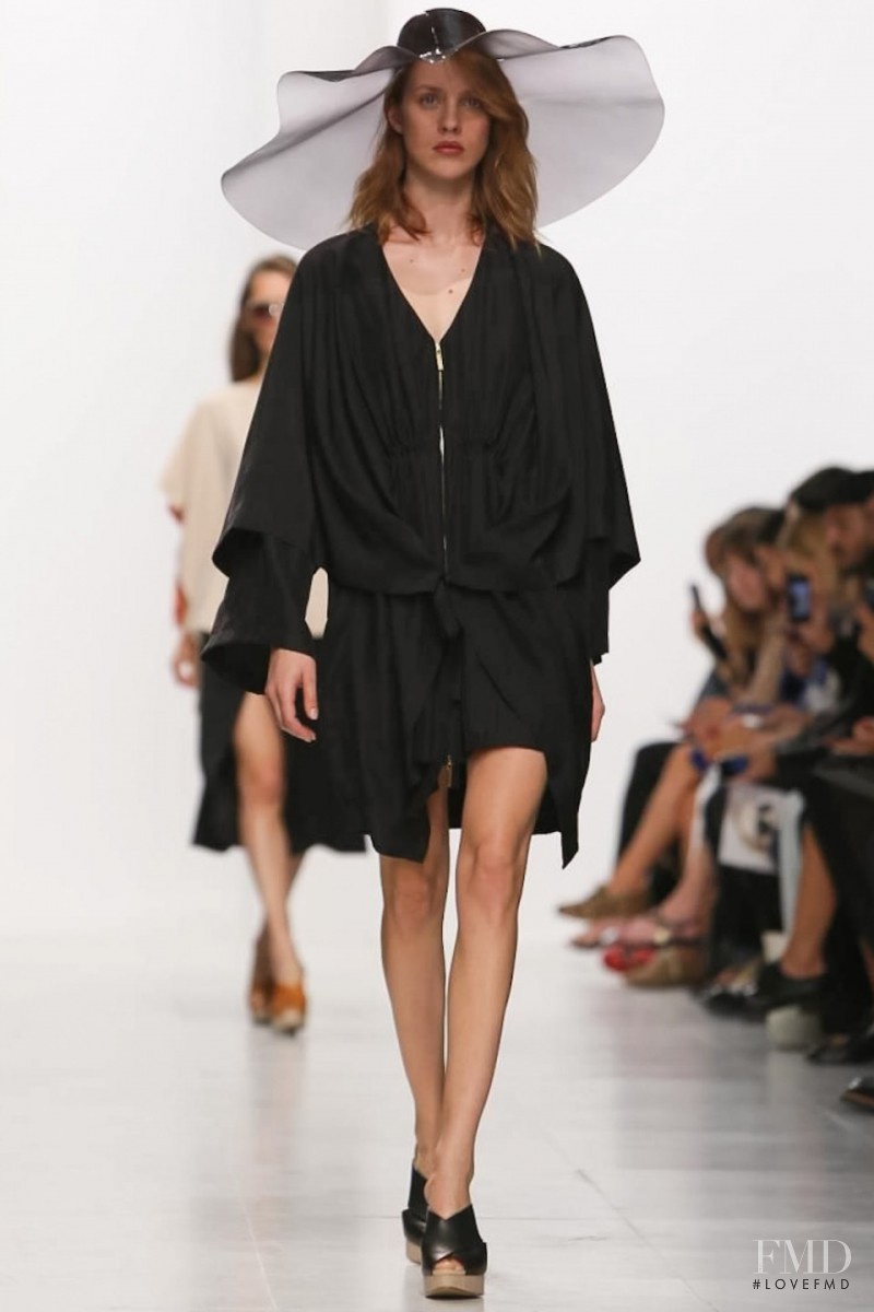 Hussein Chalayan fashion show for Spring/Summer 2014