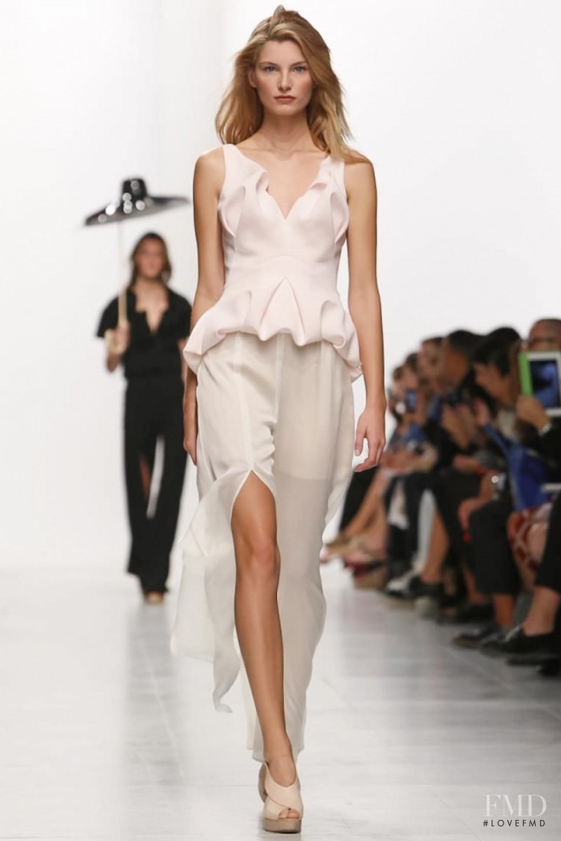 Hussein Chalayan fashion show for Spring/Summer 2014