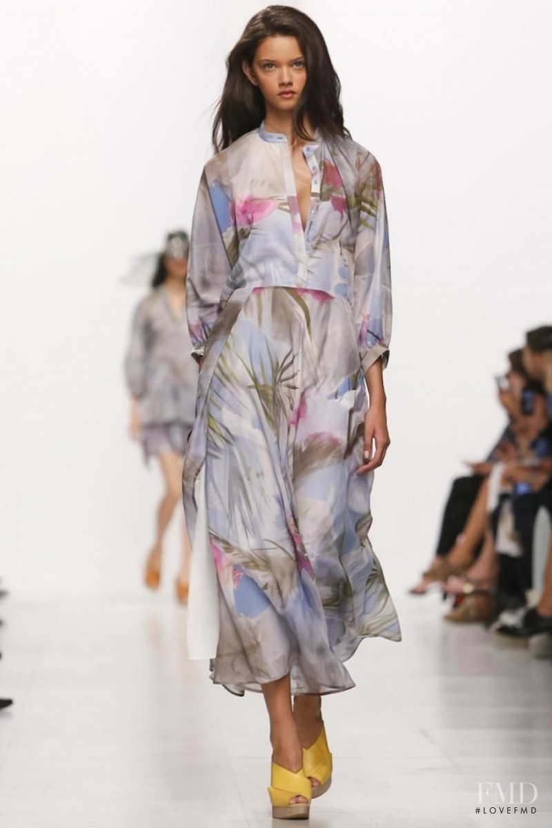 Hussein Chalayan fashion show for Spring/Summer 2014