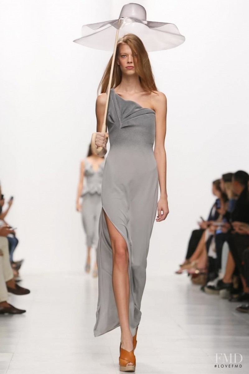 Hussein Chalayan fashion show for Spring/Summer 2014