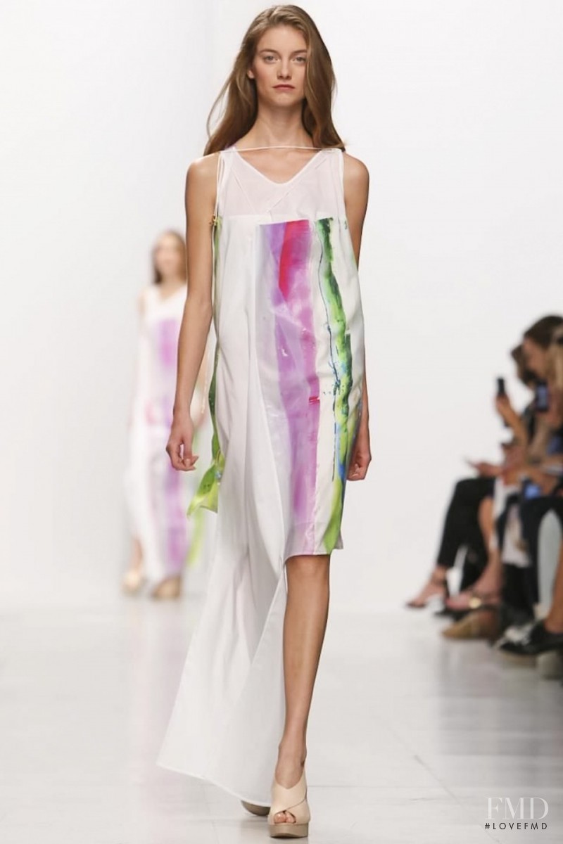 Hussein Chalayan fashion show for Spring/Summer 2014