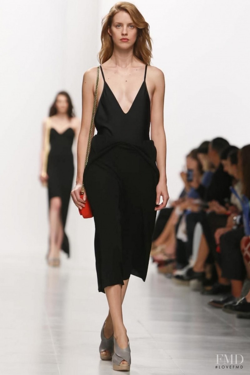 Hussein Chalayan fashion show for Spring/Summer 2014