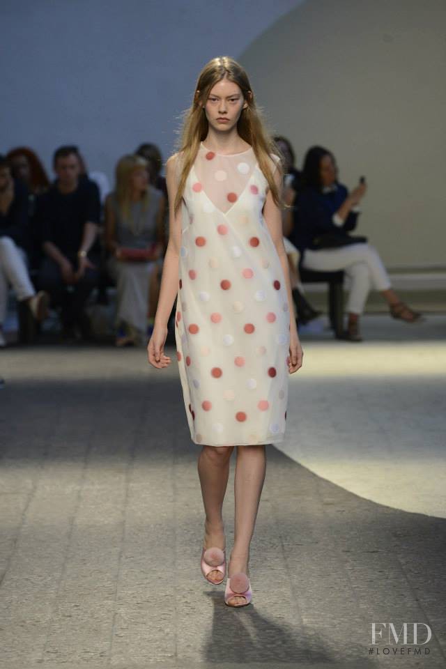 Ondria Hardin featured in  the Sportmax fashion show for Spring/Summer 2014