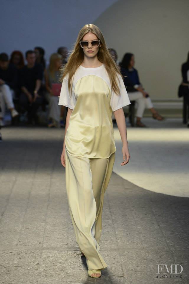 Ondria Hardin featured in  the Sportmax fashion show for Spring/Summer 2014