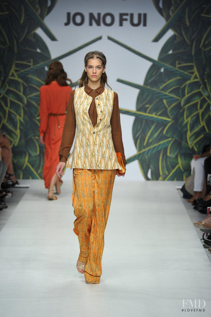 Samantha Gradoville featured in  the Jo No Fui fashion show for Spring/Summer 2012