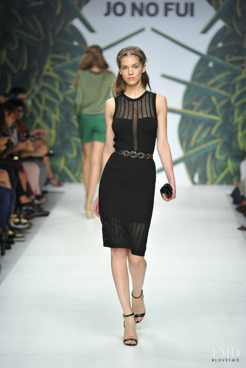 Samantha Gradoville featured in  the Jo No Fui fashion show for Spring/Summer 2012