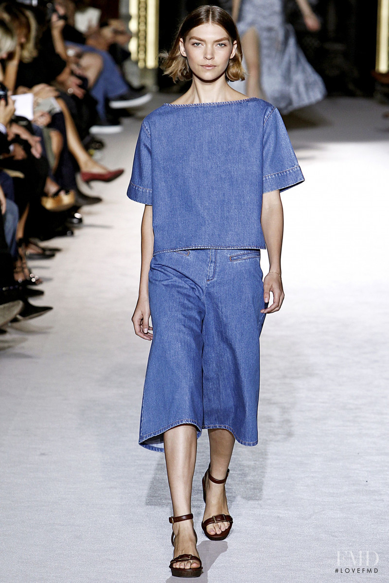 Arizona Muse featured in  the Stella McCartney fashion show for Spring/Summer 2011