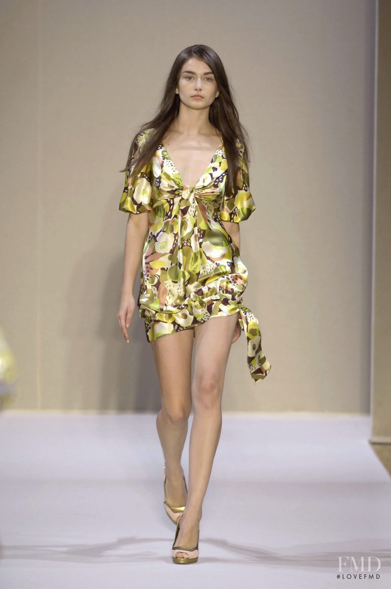 Andreea Diaconu featured in  the Collette Dinnigan fashion show for Spring/Summer 2008