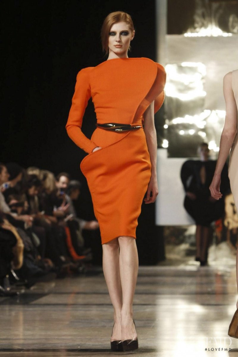 Olga Sherer featured in  the Stéphane Rolland fashion show for Spring/Summer 2011