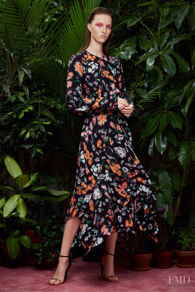 Liza Ostanina featured in  the Rhié lookbook for Spring/Summer 2017