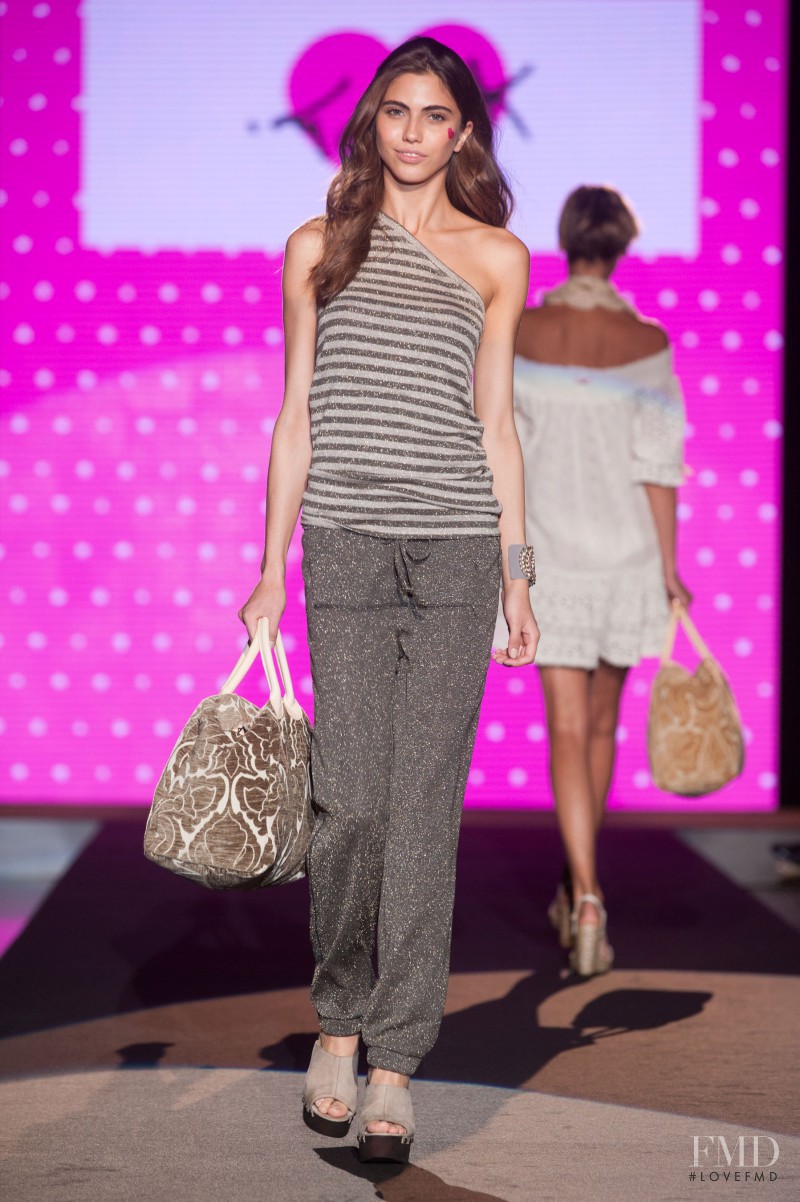 Tezuk fashion show for Spring/Summer 2014