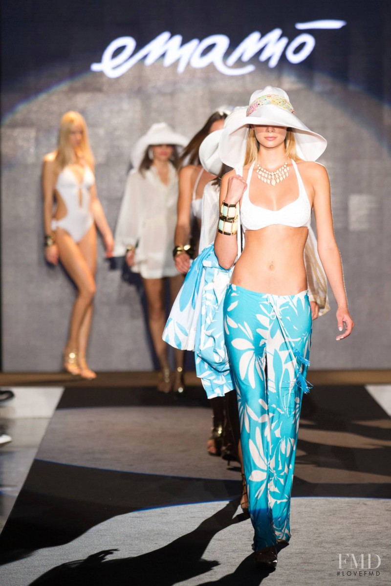 Emamó Blue Fashion Beach fashion show for Spring/Summer 2014