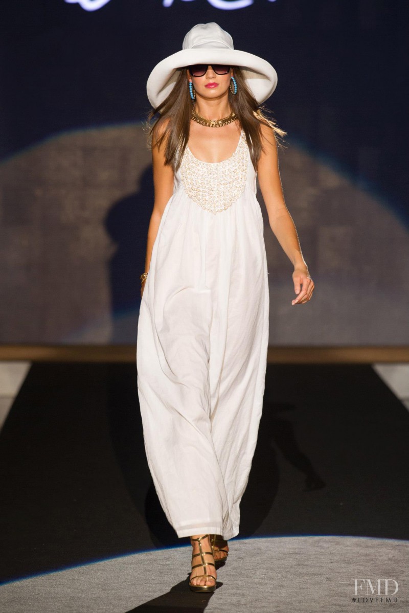 Emamó Blue Fashion Beach fashion show for Spring/Summer 2014