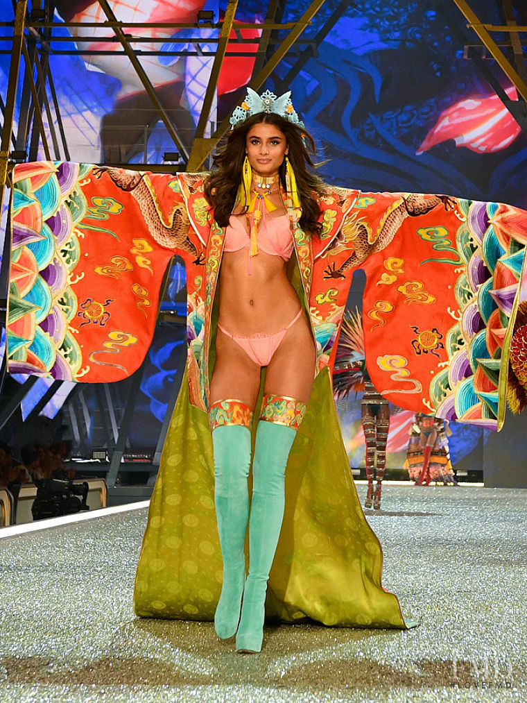 Taylor Hill featured in  the Victoria\'s Secret fashion show for Christmas 2016