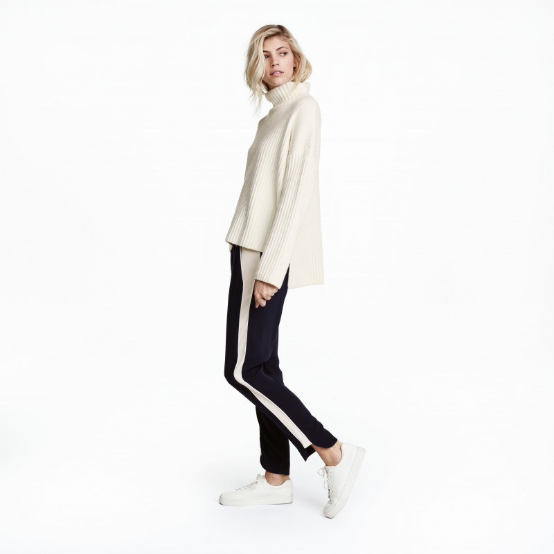 Devon Windsor featured in  the H&M catalogue for Winter 2016