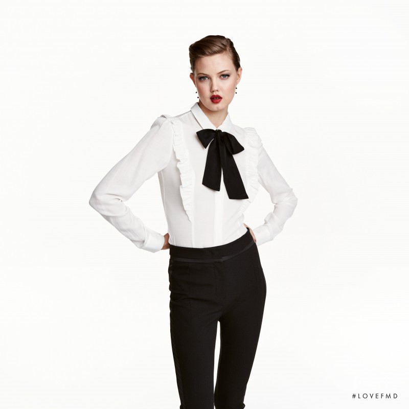 Lindsey Wixson featured in  the H&M catalogue for Winter 2016
