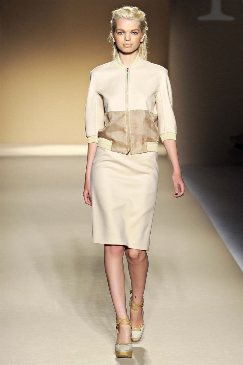 Daphne Groeneveld featured in  the Max Mara fashion show for Spring/Summer 2012