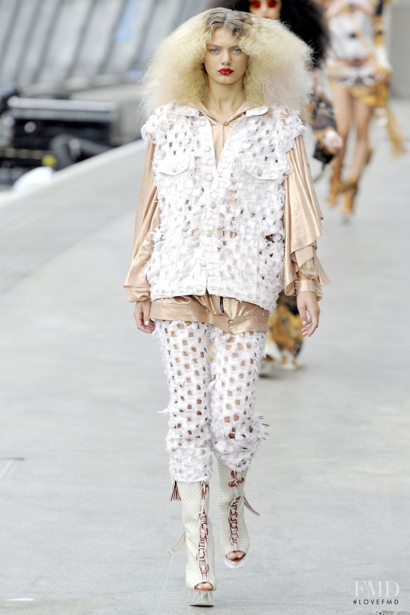 Bregje Heinen featured in  the Topshop fashion show for Spring/Summer 2011