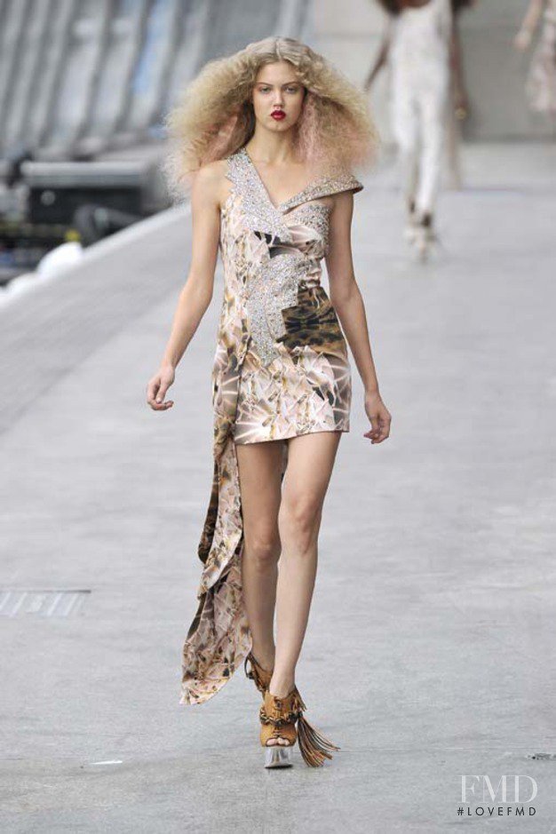 Lindsey Wixson featured in  the Topshop fashion show for Spring/Summer 2011