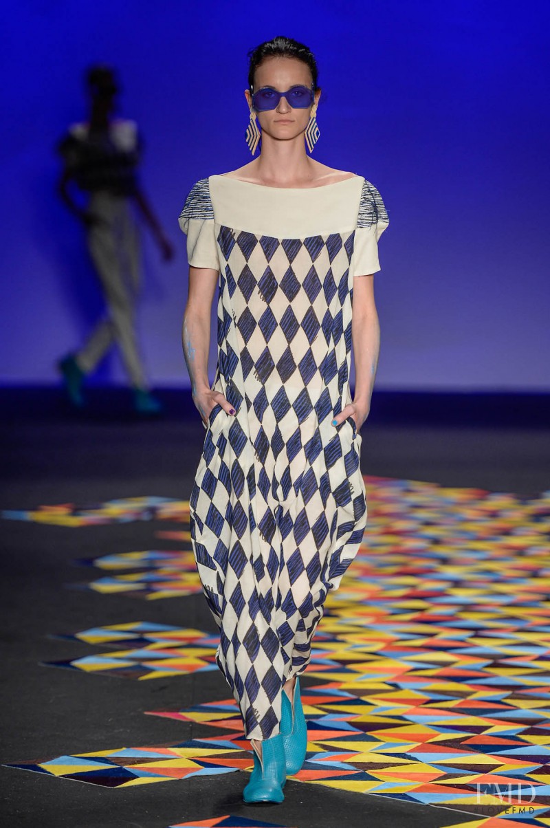 Marina Heiden featured in  the Ronaldo Fraga fashion show for Spring/Summer 2015