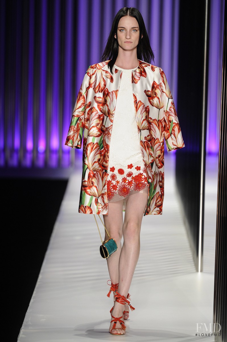 Marina Heiden featured in  the Abertura fashion show for Spring/Summer 2015