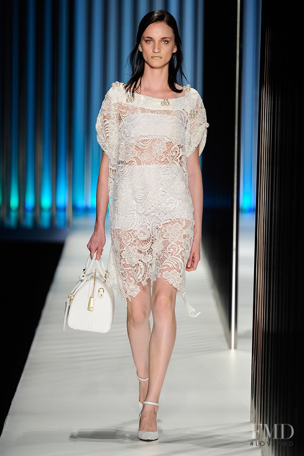 Marina Heiden featured in  the Rogerio Lima fashion show for Spring/Summer 2015