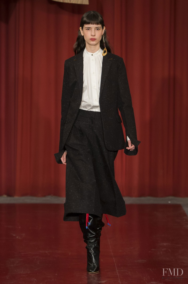 Isabella Ridolfi featured in  the Roksanda Ilincic fashion show for Autumn/Winter 2017