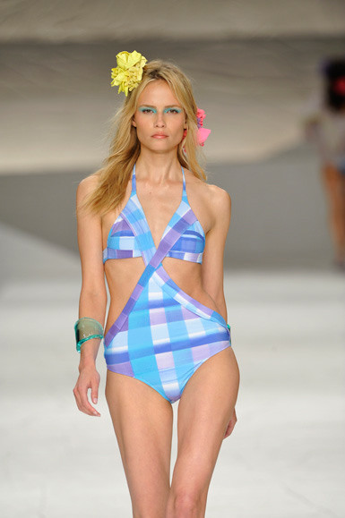 Natasha Poly featured in  the Salinas fashion show for Spring/Summer 2009