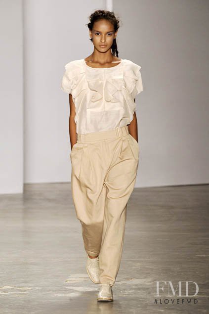 Gracie Carvalho featured in  the Huis Clos fashion show for Spring/Summer 2009