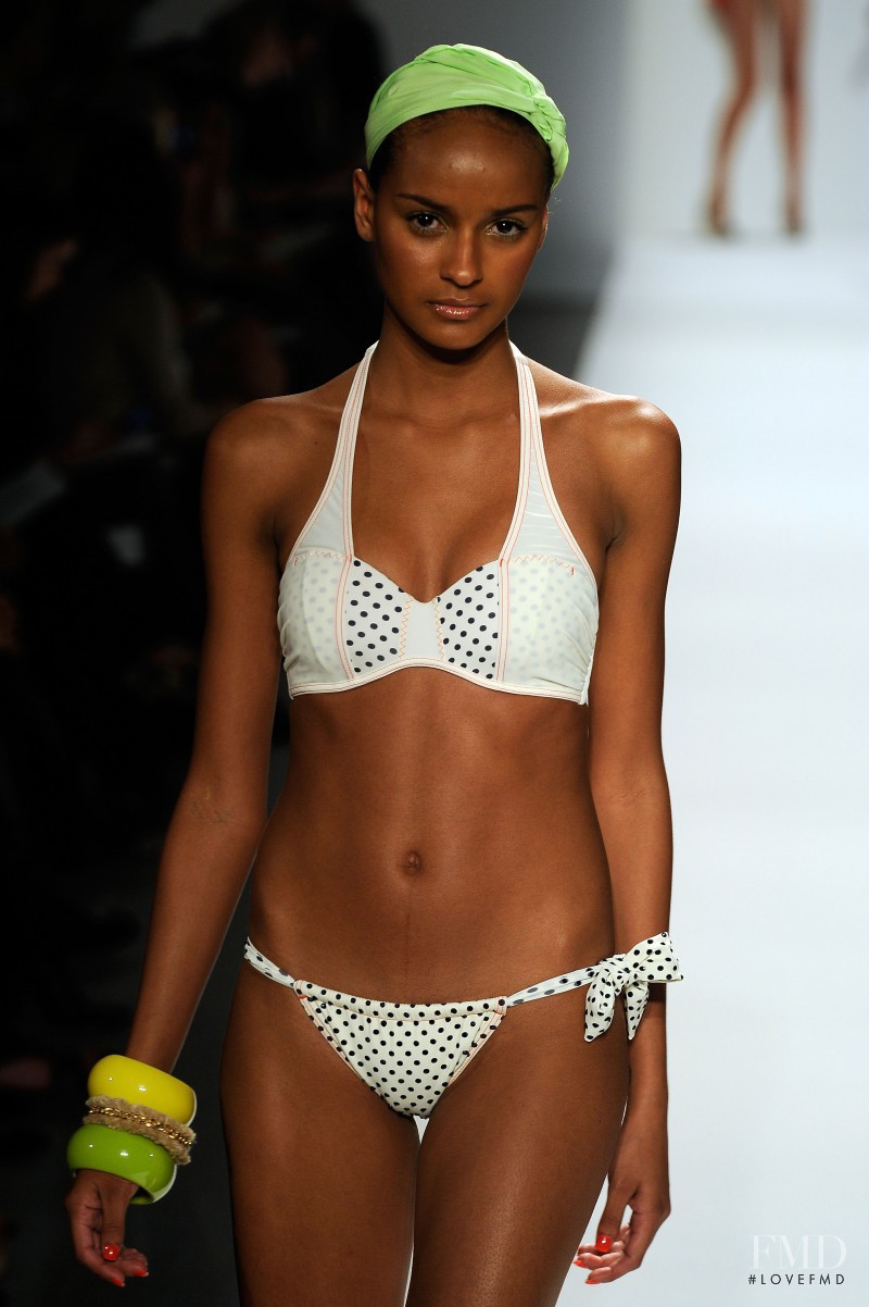 Gracie Carvalho featured in  the Rosa Chá fashion show for Spring/Summer 2010