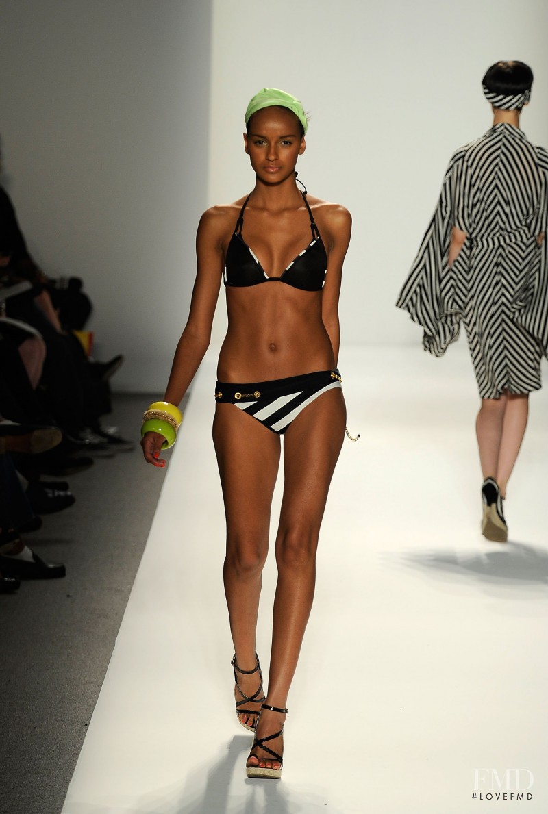 Gracie Carvalho featured in  the Rosa Chá fashion show for Spring/Summer 2010