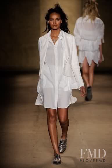 Gracie Carvalho featured in  the Graï¿½a Ottoni fashion show for Spring/Summer 2011
