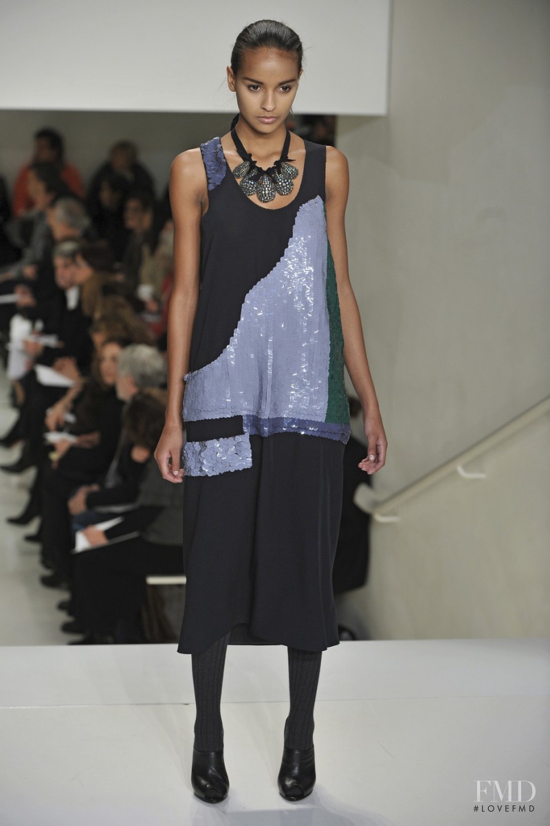 Gracie Carvalho featured in  the Vera Wang fashion show for Autumn/Winter 2009