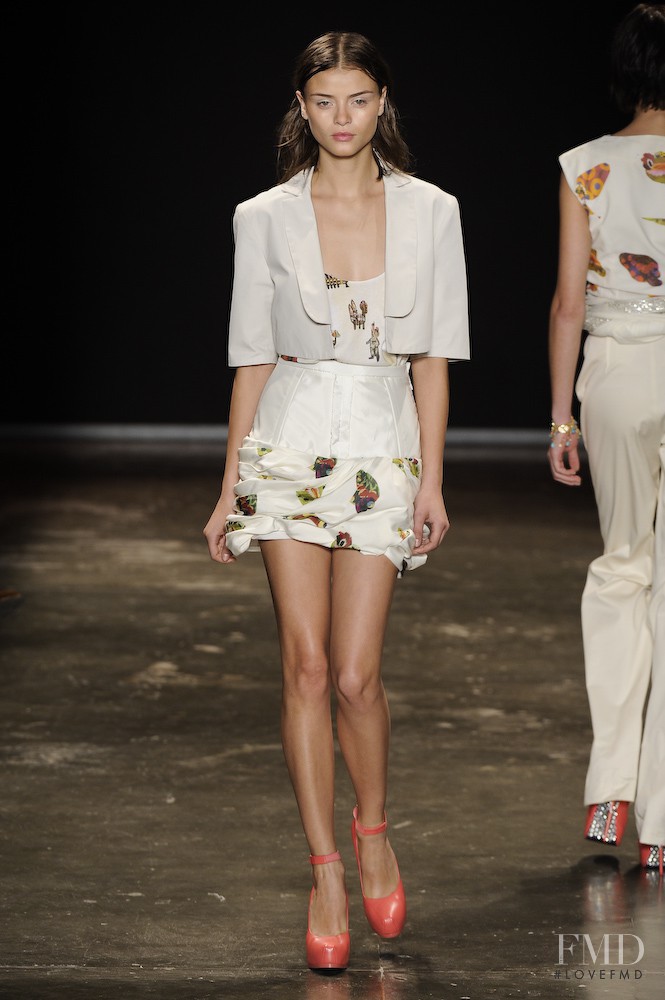 Simone Nunes fashion show for Spring/Summer 2010