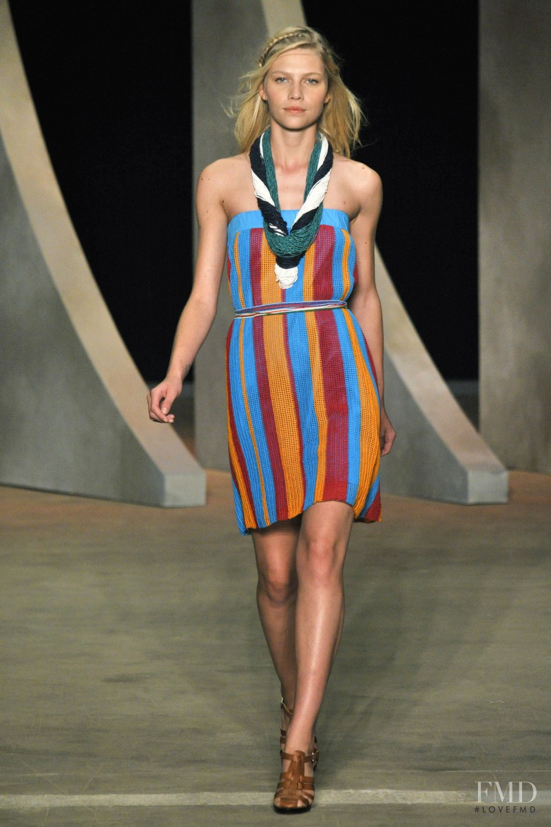 Apoena fashion show for Spring/Summer 2010