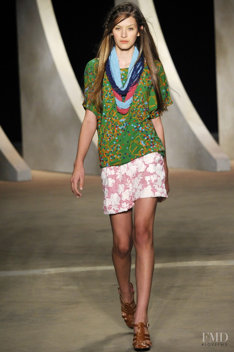 Apoena fashion show for Spring/Summer 2010