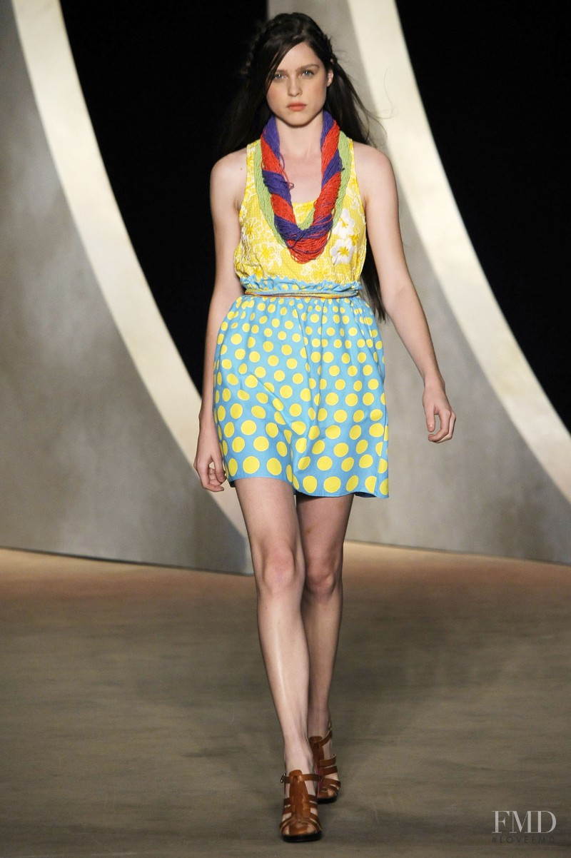 Apoena fashion show for Spring/Summer 2010