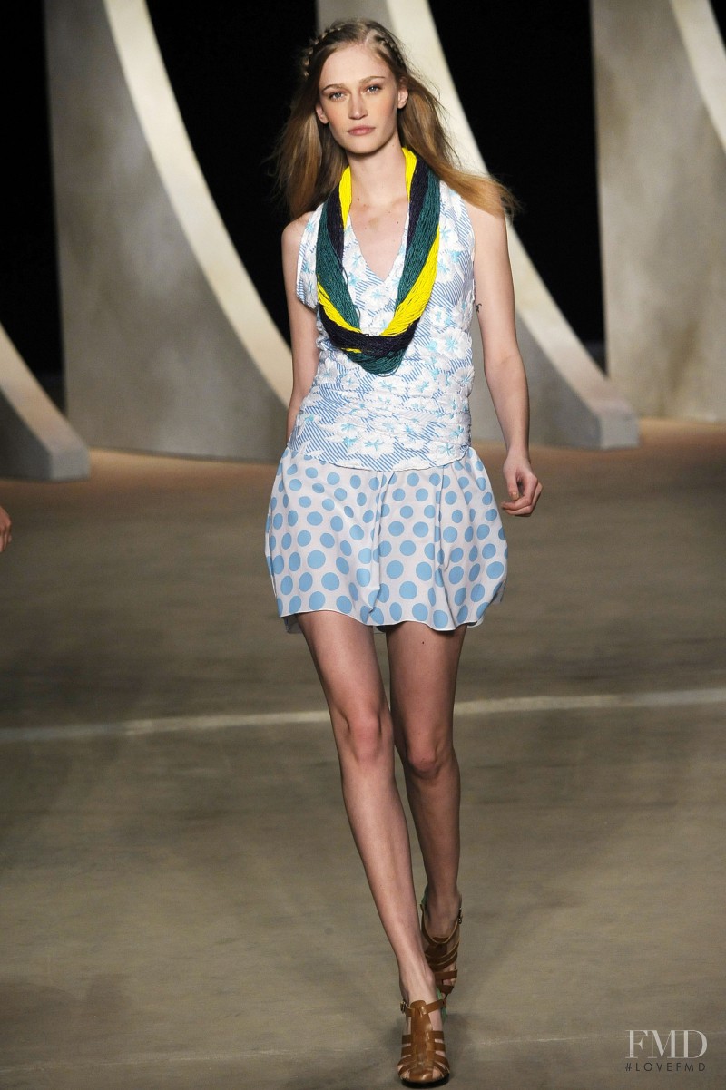 Apoena fashion show for Spring/Summer 2010