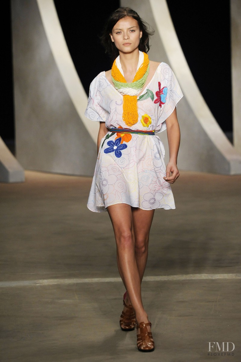 Apoena fashion show for Spring/Summer 2010