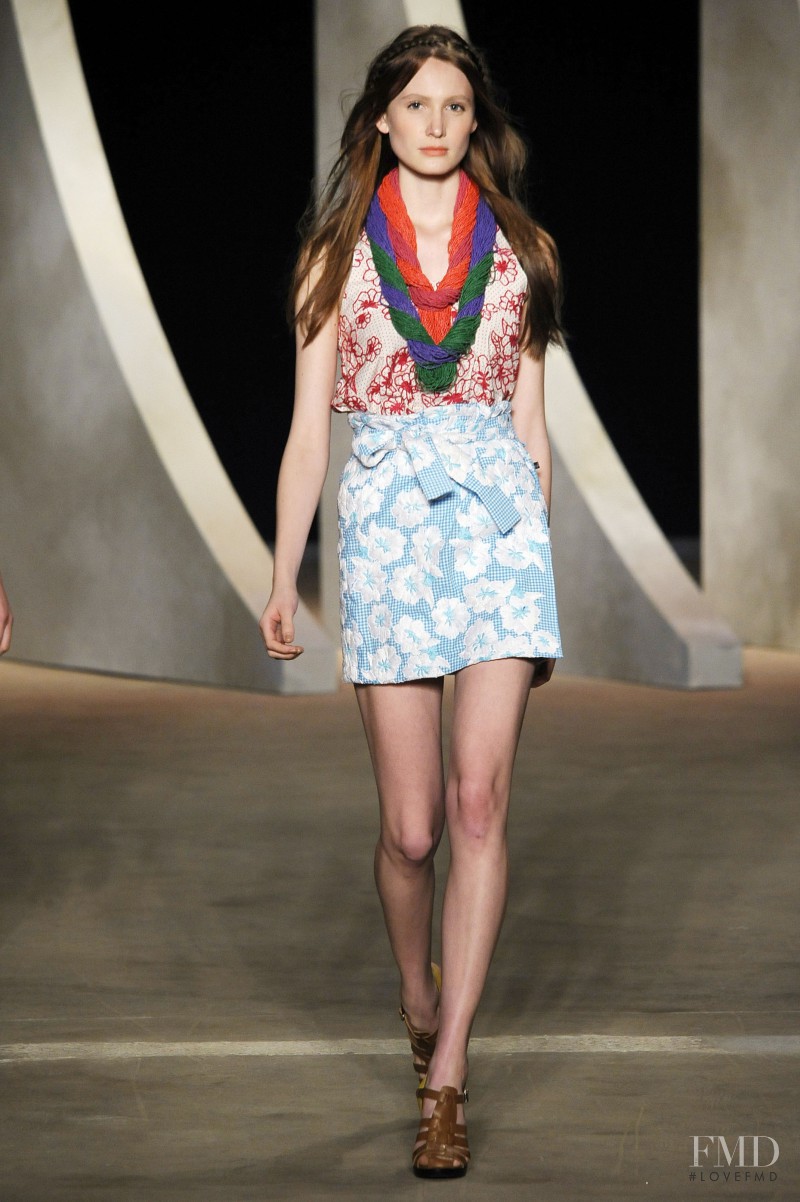 Apoena fashion show for Spring/Summer 2010