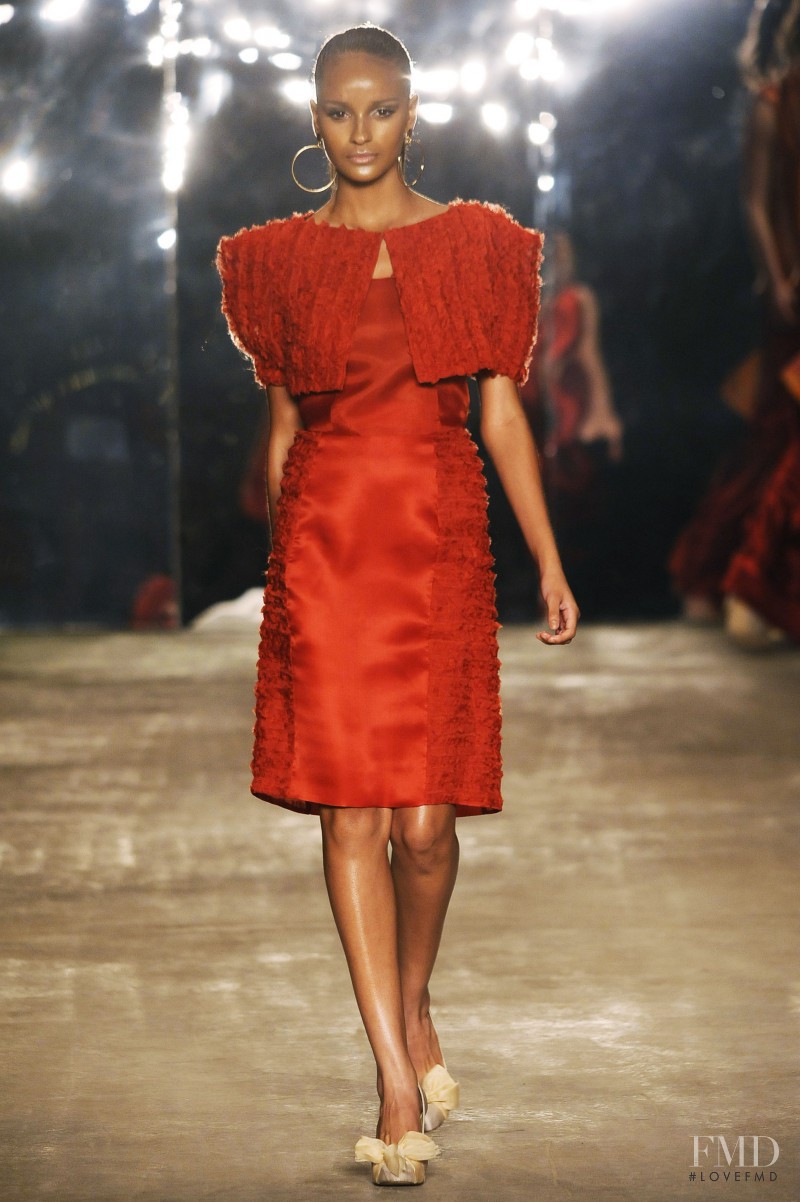 Gracie Carvalho featured in  the Graï¿½a Ottoni fashion show for Spring/Summer 2010