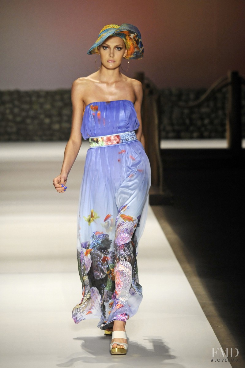 Victor Dzenk fashion show for Spring/Summer 2010