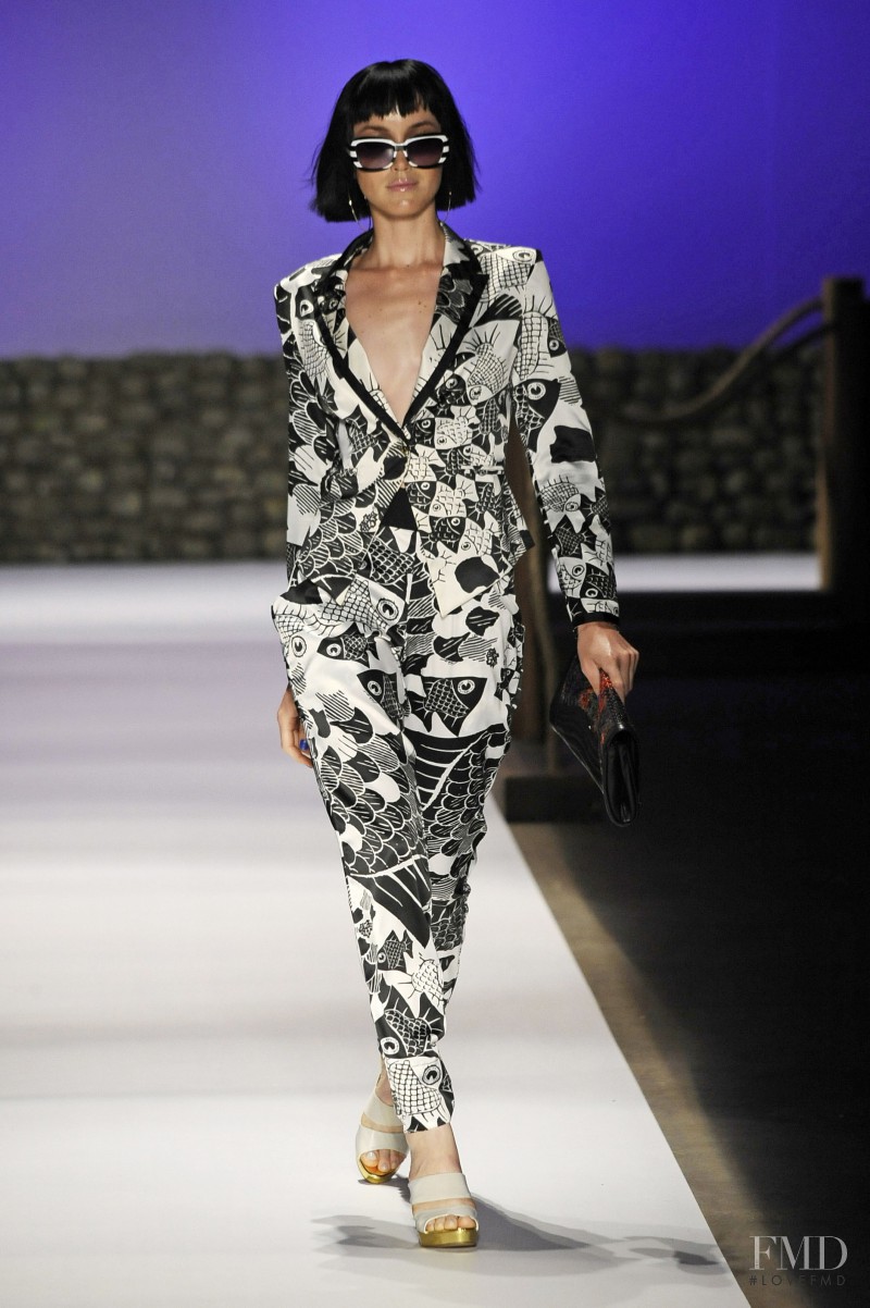 Victor Dzenk fashion show for Spring/Summer 2010