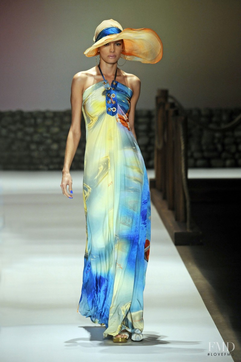 Victor Dzenk fashion show for Spring/Summer 2010