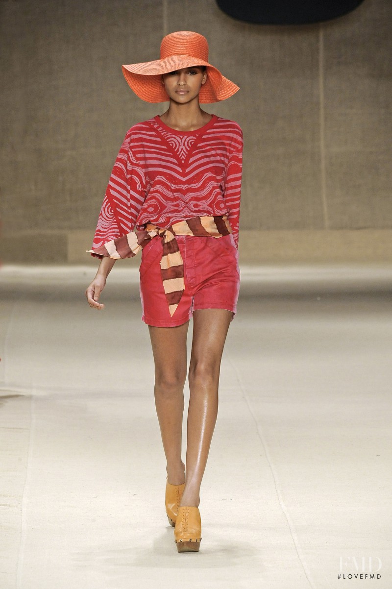 Gracie Carvalho featured in  the TNG fashion show for Spring/Summer 2010