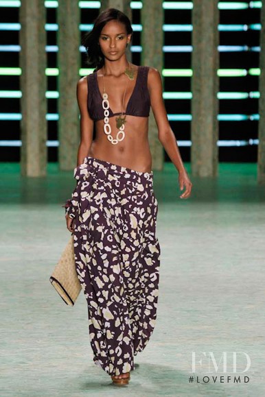 Gracie Carvalho featured in  the Movimento fashion show for Spring/Summer 2009