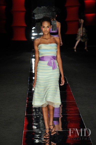 Gracie Carvalho featured in  the Walter Rodrigues fashion show for Spring/Summer 2009